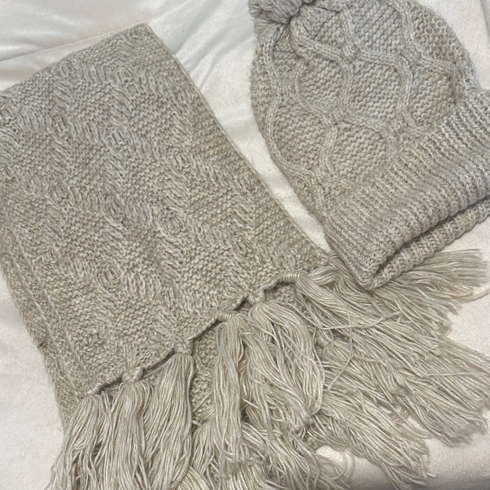 Old Navy Cozy Knit Scarf and Beanie Set